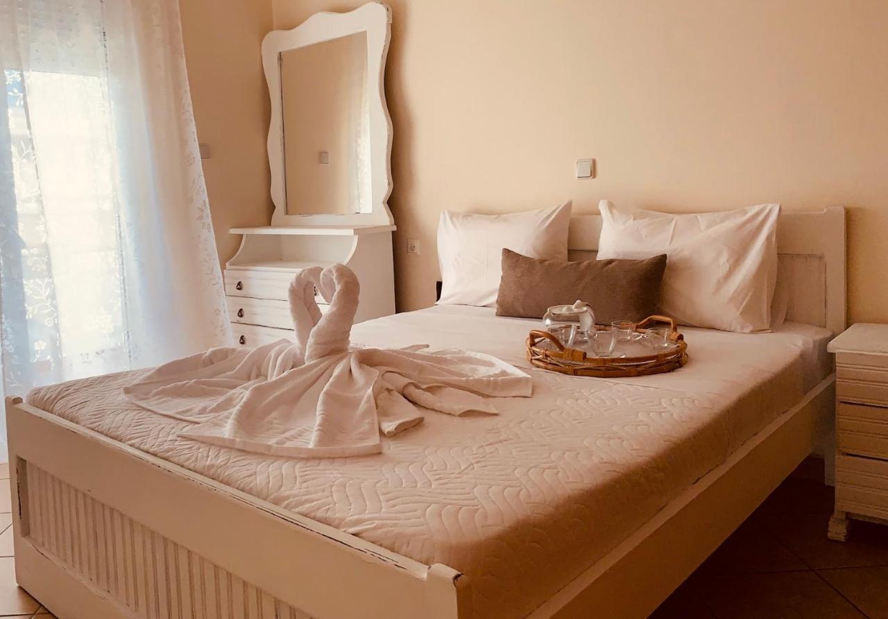 Ouranias Guesthouse Chania  Bagian luar foto